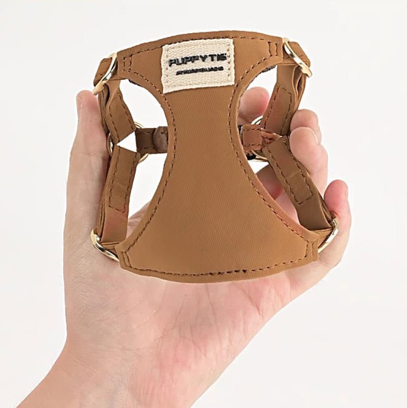 体重3キロ以下の超小型犬向けの本革製ハーネス！柔らかい素材で肌触りが良く、着脱が簡単。高級感のある縫製で、愛犬の動きを優しく包み込みます！